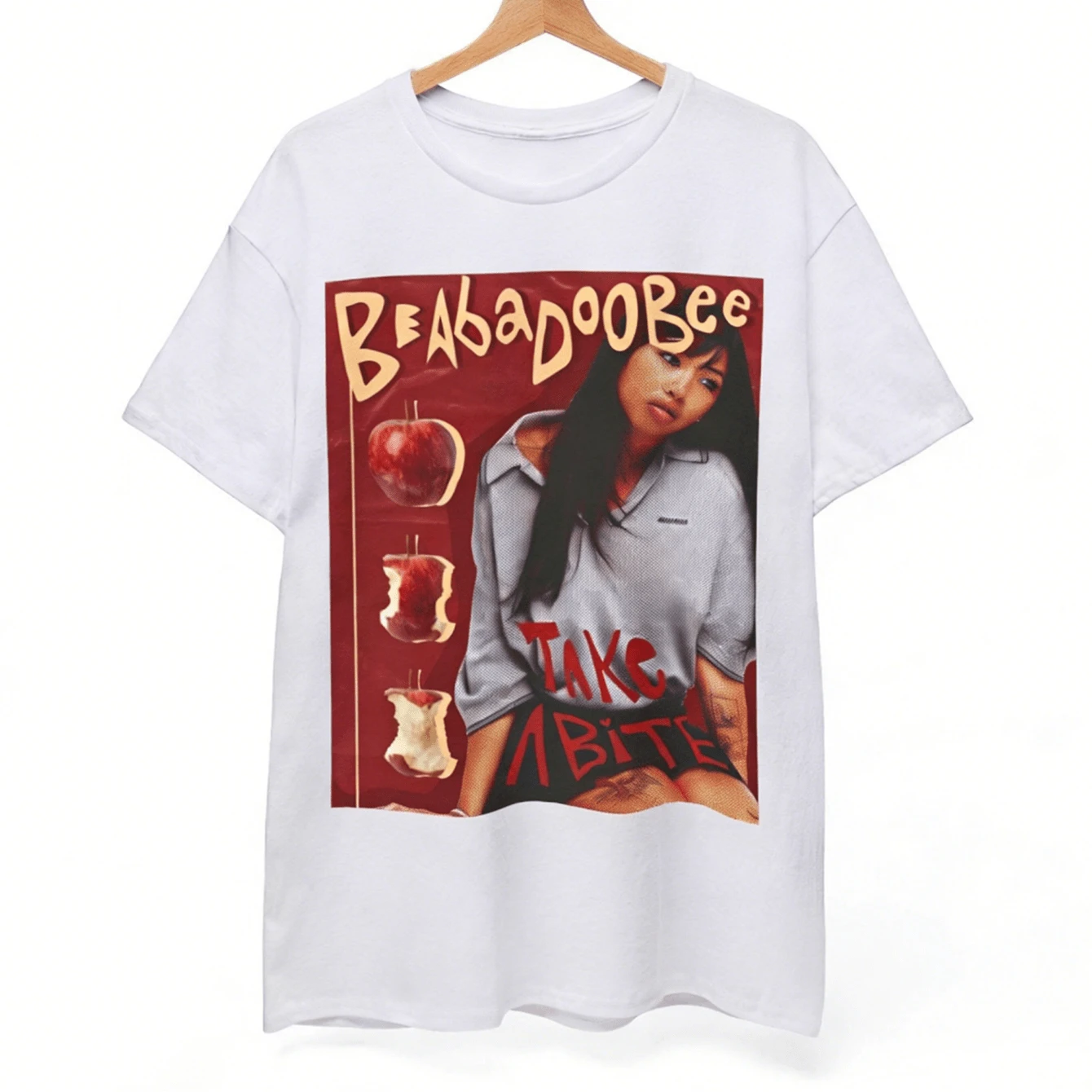 Beabadoobee Take A Bite T-Shirt Vintage Photo Band Tee - trắng - Xem 1