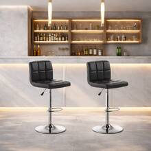 HappyWare Set de 2 Bancos Altos para Barra Giratorios 360° con Respaldo Acolchonado y Altura Ajustable. Diseño moderno y minimalista ideal para cocina, barra o desayunador. Ajuste de altura por sistema hidráulico (aprox. 95 – 115 cm). Respaldo acolchonado para mayor comodidad y mejor postura + reposapiés metálico integrado. Asiento cómodo con tapizado acolchado de fácil limpieza. Estructura resistente con base amplia de metal cromado que brinda estabilidad y durabilidad. Bancos altos giratorios ideales para barras, islas de cocina, desayunadores, bares en casa o restaurantes. Soportan hasta 120 kg por banco. Fáciles de armar y de estilo contemporáneo que combina con cualquier espacio. - Negro - Ver 2