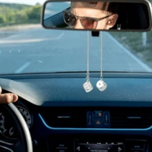 1 pièce Dés en peluche pour couple, pendentif rétro  à pois pour rétroviseur de voiture, décoration de voiture, ornement suspendu pour l'intérieur, convient aux filles, décoration de rétroviseur de voiture, cadeau pour la Saint-Valentin/les fêtes - Multicolore - Voir 14