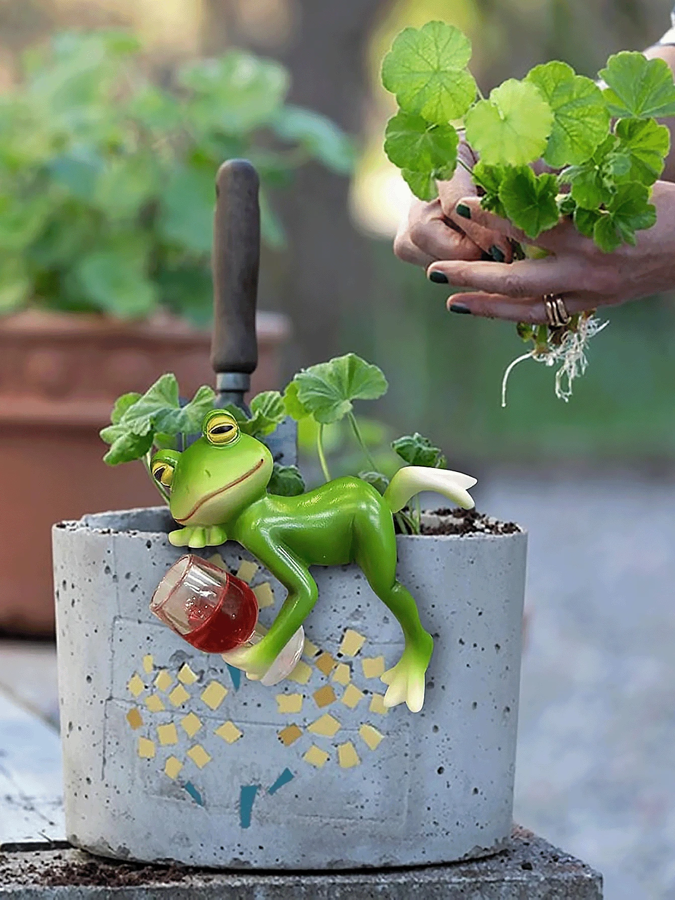 Frog Sculpture, Garden Decor, Frog Drinking Water/Juice Sculpture, Potted Plant Decor, Floral Frog Sculpture, Fairy Garden Accessories, Home Balcony Lawn Yard Decorations