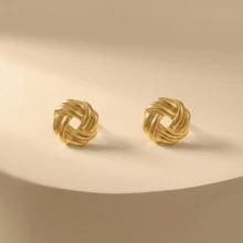 Boucles d'oreilles en or épais Boucles d'oreilles cloutées vintage en or pour femmes Boucles d'oreilles pendantes légères à nœud géométrique Ensemble de bijoux en acier inoxydable pour femmes Accessoires de bikini pour vacances d'été à la plage Vêtements attrayants, accessoires de robes de mariée - Bijoux polyvalents parfaits à porter pendant la natation, le bain, l'exercice, idéaux pour la Saint-Valentin, l'anniversaire, la fête des mères et les surprises de vacances. - Doré - Voir 15