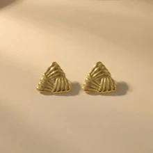 Boucles d'oreilles en or épais Boucles d'oreilles cloutées vintage en or pour femmes Boucles d'oreilles pendantes légères à nœud géométrique Ensemble de bijoux en acier inoxydable pour femmes Accessoires de bikini pour vacances d'été à la plage Vêtements attrayants, accessoires de robes de mariée - Bijoux polyvalents parfaits à porter pendant la natation, le bain, l'exercice, idéaux pour la Saint-Valentin, l'anniversaire, la fête des mères et les surprises de vacances. - Doré - Voir 12