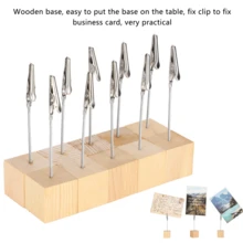 Pinzas de Notas con Boca de Cocodrilo y Base de Madera (Paquete de 10). Fabricadas en Acero, Resistentes y Duraderas. Ideales para Sujetar Fotos, Notas, Papeles y Tarjetas. Perfectas para Regalos de Boda, Oficina, Fiestas de Aniversario y Decoración del Hogar. Con Acabado Galvanizado de Colores Vibrantes y Antioxidante. Incluyen Base de Madera Práctica para Colocar Fácilmente en la Mesa y Fijar Tarjetas. - Plateado - Ver 2