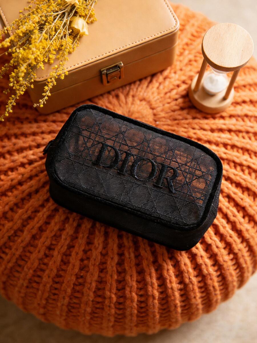 Dior Túi đựng mỹ phẩm lưới màu đen thêu - Túi đựng đồ trang điểm di động, phù hợp với các loại mỹ phẩm nhỏ, son môi và cọ trang điểm, cần thiết cho du lịch, trường học, kỳ nghỉ, có khóa kéo.
