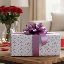 1卷大号粉色蝴蝶结爱心礼品包装纸 - 17英寸 x 118英寸（43厘米 x 300厘米），带有粉色蝴蝶结和爱心图案，优雅适用于派对和婚礼 - 彩色 - 查看 3