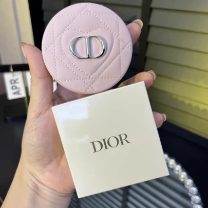 Christian Dior Cute Pink Diamond Heart Shaped Round Compact Makeup Mirror, Y2K Fashion Style, Portable & Foldable, Suitable For Office Makeup, Girlfriend Afternoon Tea, Holiday Gift
