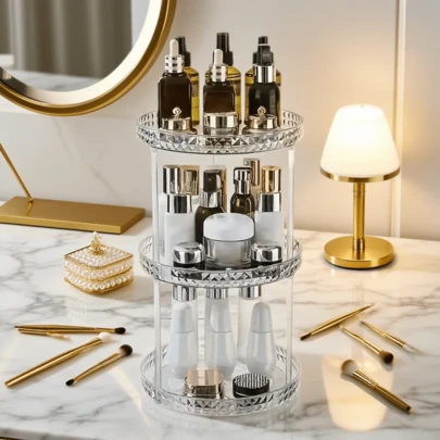 1 ชิ้น ชั้นเก็บของหมุนได้ 360°, ที่จัดระเบียบเครื่องสำอางและชั้นวางของบนโต๊ะทำงานแบบอเนกประสงค์ 3 ชั้น, ถาดตั้งโต๊ะขนาดใหญ่สำหรับแปรง, สกินแคร์, น้ำหอม, เครื่องประดับ และอุปกรณ์ดูแลความงาม, เหมาะสำหรับห้องน้ำ, เคาน์เตอร์ครัว, ตู้เสื้อผ้า, โต๊ะเครื่องแป้ง และสำนักงาน, ขาตั้งจอแสดงผลแบบหมุนได้เพื่อประหยัดพื้นที่สำหรับการเข้าถึงที่ง่ายและการจัดระเบียบที่เป็นระเบียบ, การออกแบบที่ทนทานพร้อมความเข้ากันได้กว้างสำหรับเครื่องสำอางและอุปกรณ์เสริมต่างๆ, ฐานกันลื่น, ประกอบง่าย