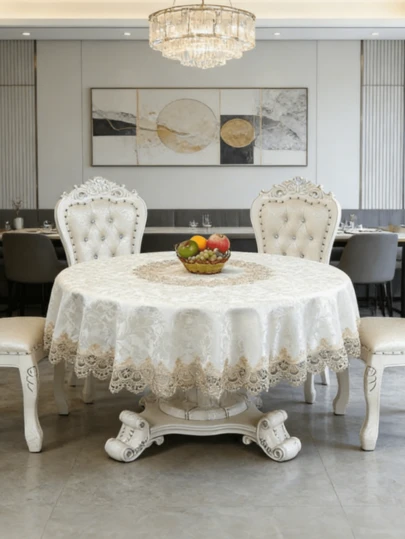 1 قطعة مفرش طاولة دائري من الجاكار البيج، مزين بالتطريز والأشغال اليدوية بالدانتيل، يعمل كحماية لسطح الطاولة ومقاوم للغبار والأوساخ، مناسب للمنزل والمطبخ والحديقة والمطاعم والمقاهي والفنادق. مناسب لديكور الزفاف والطوابير الخارجية والديكور اليومي وكذلك لأعياد الشكر وعيد الحب وعيد الأب وعيد الأم والسنة الجديدة وغيرها من المناسبات العطلات، متوفر بأحجام متعددة.