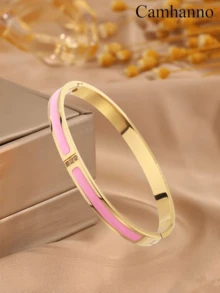 Camhanno 5件套金色首饰套装，时尚简约的不锈钢手镯，适合约会、派对聚会、日常通勤，精致的线条细节和抛光处理，是情人节的别致礼物，现代而优雅的款式，提升您的日常格调。 - 金色 - 查看 5