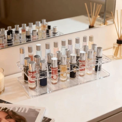 Organizador de perfumes em acrílico transparente com 36 compartimentos, expositor para produtos de beleza em penteadeira, organizador de perfumes em formato de bola, organizador de cosméticos sofisticado para penteadeira/bancada do banheiro.