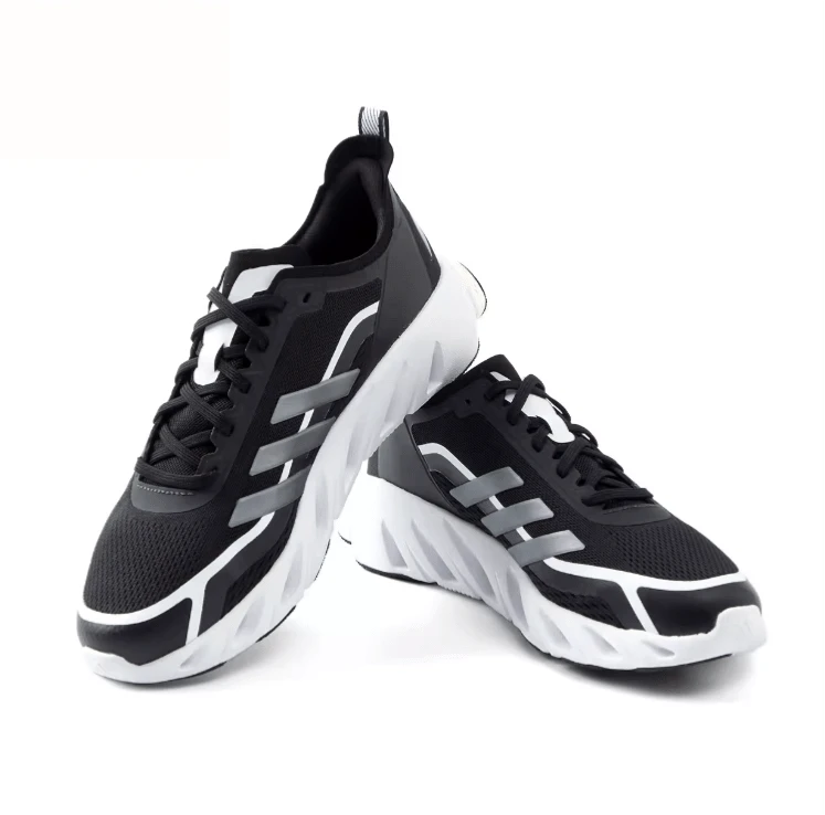 Adidas 男鞋女鞋新款休閒運動跑步鞋 - 黑色/銀色 - 查看 1