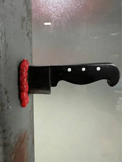 1pc Fun Knife-Shaped Refrigerator Magnets, Creative Realistic Kitchen Knife Refrigerator Magnets-Perfect For April Fool's Day. Suitable For Refrigerator Decoration, April Fool's Day Prank Decorations, Office Whiteboard Magnets, Fun Decorations For Everyday Parties, Or Quirky Gifts For Chef Friends And Horror Enthusiasts.