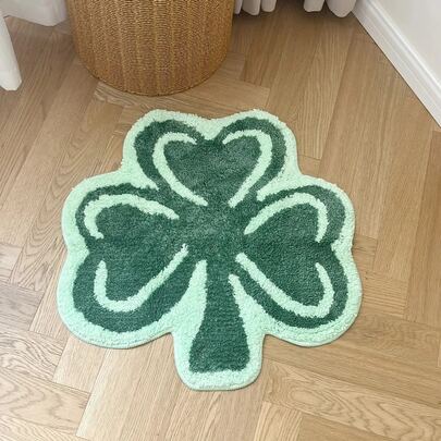 1pc Dual-Tone Clover-Shaped Rug, Healing Bedroom Bedside Decor Carpet, Fresh Green Tones With Soothing Clover Design, Creates A Vibrant Forest-Inspired Ambiance, Suitable For Bedroom Bedside, Entryway, Vanity Area