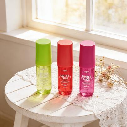 1瓶空气清新喷雾，容量90毫升（3.17盎司），不含酒精，清新空气，衣物除臭，花果香型，非常适合卧室、客厅、家庭、情人节派对等场合。是送给家人朋友、男女朋友的理想礼物。小巧便携，是理想的送礼佳品。