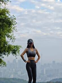 Nike Classic Padded 純色中強度支撐運動內衣 女款 灰色 - 灰色 - 查看 10