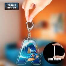 这款2D立体史迪奇冲浪亚克力钥匙扣，包含26个字母和一个史迪奇冲浪图案。男女皆宜，可爱小巧，可用作包包挂饰、车钥匙链或家居装饰。是生日、圣诞节、新年（情人节礼物、包包配件、车钥匙链）、斋月礼物的理想之选。2D平面设计。 - 彩色 - 查看 1