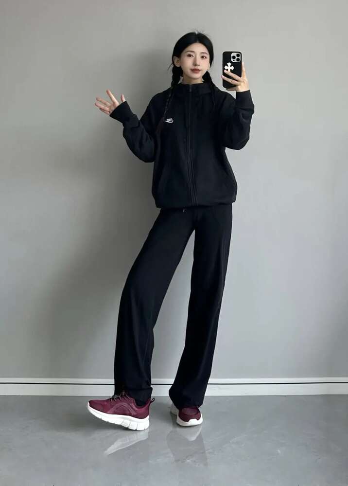 Nike Sportswear ClubFleece Embroidered Logo Solid Color Hooded Zip-Up Jacket/Sweatshirt For Men - Black - View 8