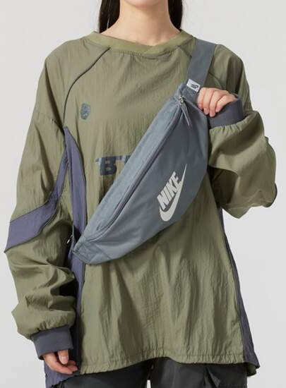  Riñonera Nike Heritage con cremallera y logotipo, estilo clásico, unisex, para parejas, gris