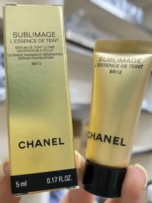 Chanel Luxury Essence Foundation, 5ml Sample, Deeply Moisturizing & Nourishing, Soft Glowing Texture, Long-Lasting & Adherent, Suitable For Dry Skin - Br12 - View 4