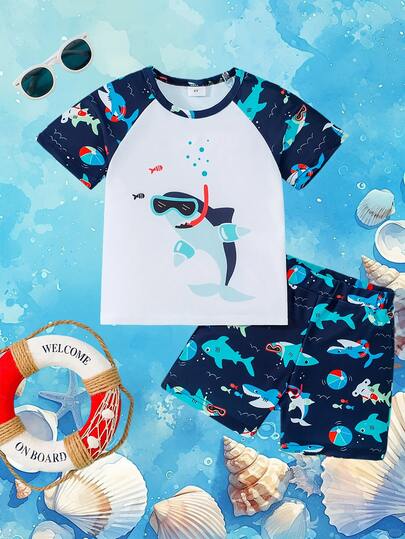 Set de 2 piezas Traje de baño dividido con estampado de criaturas marinas coloridas para niños pequeños, Parte superior sin mangas azul marino con estampados de peces y tortugas de colores, Pantalones cortos a juego azul marino con estampados coordinados de animales marinos, Perfecto para la piscina o la playa