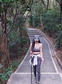 Nike Classic Padded 純色中強度支撐運動內衣 女款 灰色 - 灰色 - 查看 7