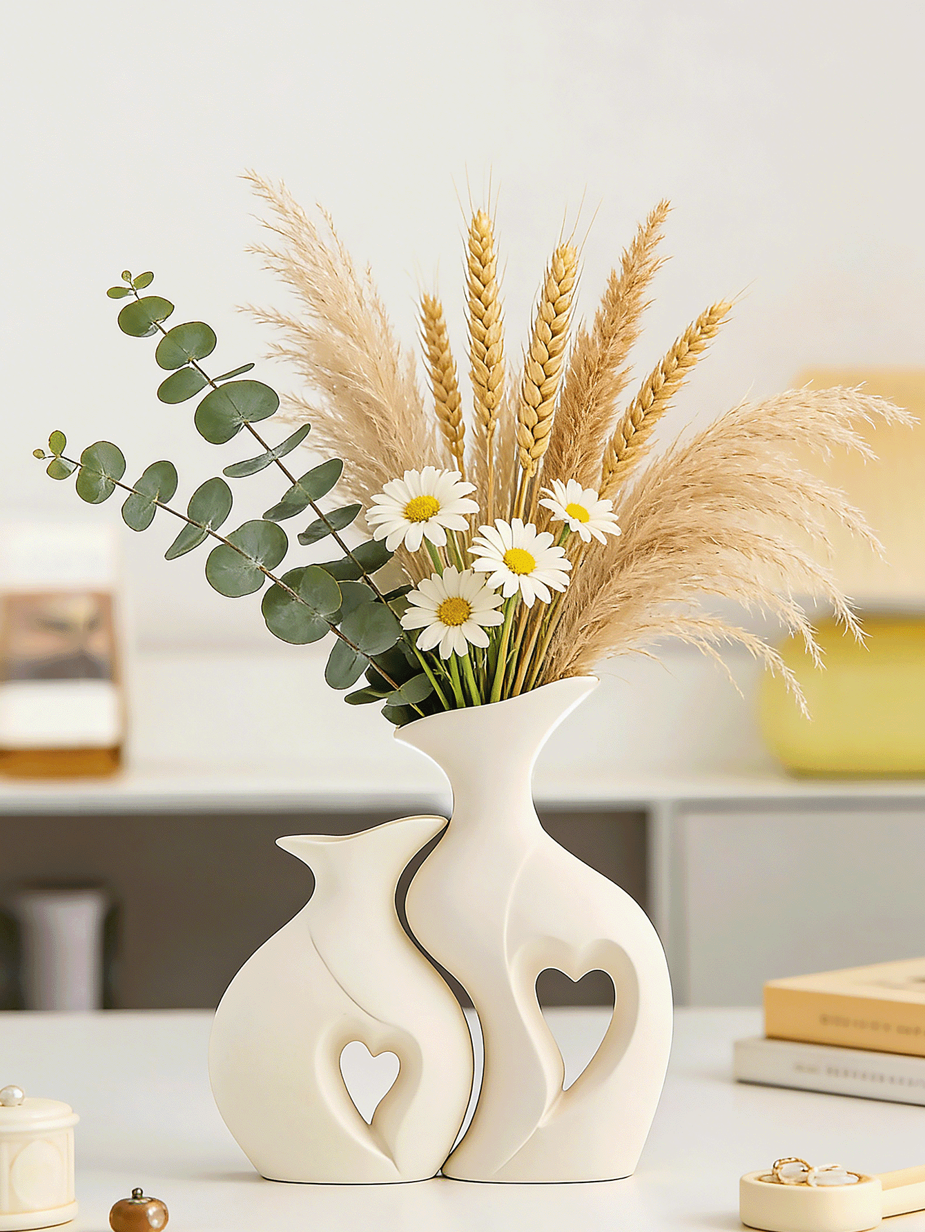 2件套情侣心形花瓶套装，花卉装饰花瓶，黑白大花瓶，陶瓷装饰花瓶，适用于房间、卧室、春季树脂装饰、客厅装饰，是婚礼艺术装饰、母亲节礼物、生日礼物、毕业礼物、家居装饰、返校用品花瓶、玻璃花瓶的完美之选。 - A - 查看 3