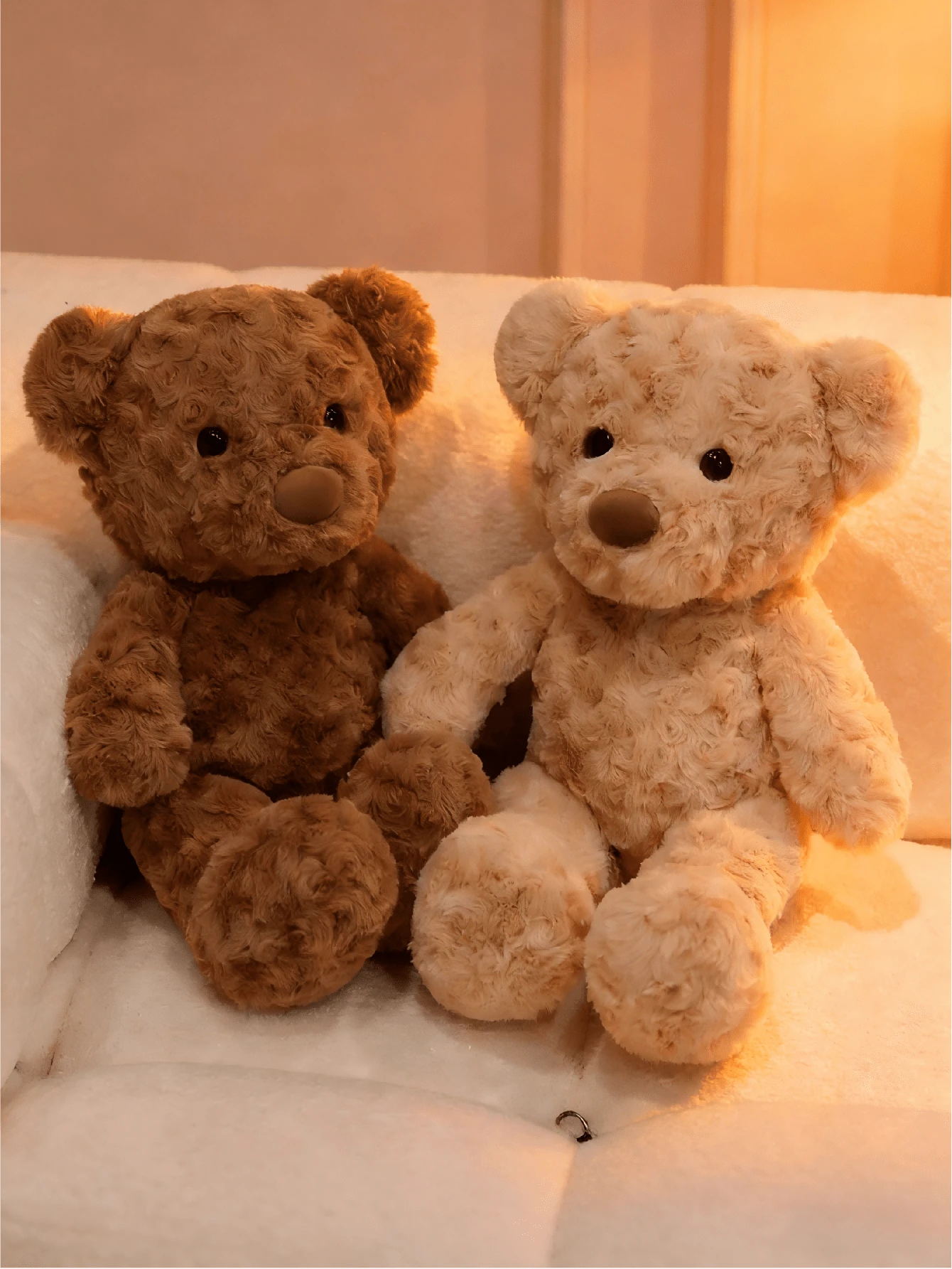 泰迪熊毛绒玩具，棕白相间卷毛绒，温暖舒适，可爱柔软，是送给儿童、男孩、女孩和成人的理想礼物，适合生日、复活节、春夏季节等各种场合。 - 彩色 - 查看 1