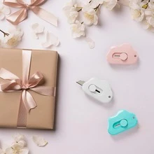1 pieza Cuchillo/Cortador de cajas/Abridor de sobres/Cortador de sobres con forma de nube mini, Cortador de papel portátil con forma de nube y orificio para llavero - forma de nube - Ver 5