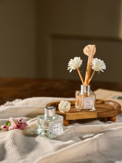 Cirelle 1 Set 50ml Duftdiffuser-Set, geeignet für Zuhause, Büro, Schlafzimmer, Badezimmer, Geruchsbeseitigung, flammenlos, Duft, Geburtstag, Weihnachten, Neujahrsgeschenk (1 Flasche Sesamöl + 5 Duftstäbchen + 1 Rattankugel + 2 getrocknete Blumen)