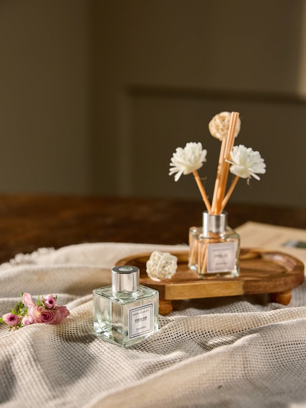 Cirelle 1 Set 50ml Reed Diffuser Kit, Suitable For Home, Study, Bedroom, Bathroom, Odor Eliminating, Flameless Fragrance, Birthday, Christmas, New Year Gift (1 Bottle Sesame Oil + 5 Fragrance Sticks + 1 Rattan Ball + 2 Dried Flowers)