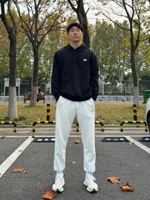 Áo nỉ có mũ lót lông cừu Nike Club dành cho nam, màu đen. - màu đen - Xem 7