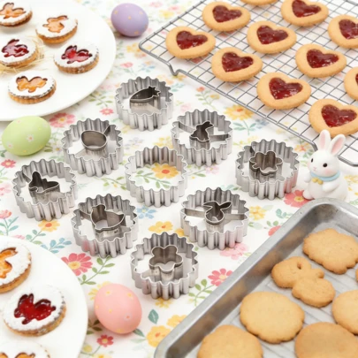 9 Stück Edelstahl Ausstechformen Set in Tierformen, enthält Muster von Hase, Schmetterling, Küken, ideal für Ostern, DIY Kuchendekoration und Feiertags-Desserts, Frühlings-Saison Küchenutensilien und Zubehör, spülmaschinenfest und ofenfest