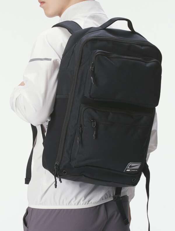  Nike 27L 標誌拉鍊開合百搭輕便雙肩包男款