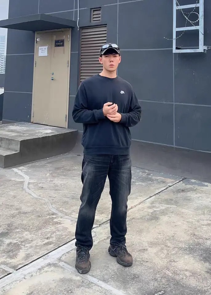 Nike Swoosh Logo Embroidered Solid Color Fleece-Lined Hooded Sweatshirt, Men's, Black - Black - View 6