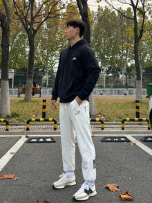 Áo nỉ có mũ lót lông cừu Nike Club dành cho nam, màu đen. - màu đen - Xem 6