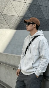 Áo nỉ có mũ lót lông cừu Nike Club dành cho nam, màu xám nhạt. - Màu Xám nhạt - Xem 9