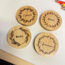 Personalizowane, spersonalizowane, drewniane otwieracze do butelek – personalizowane, rzeźbione, magnetyczne otwieracze do butelek, prezenty ślubne, prezenty dla pana młodego, prezenty na przyjęcia dla singli i pamiątki - Wielokolorowe - Zobacz 5