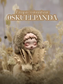 POP MART SKULLPANDA 轻盈编织花园系列盲盒吊坠，包含9款常规款+1款隐藏款，灵感源自自然花园，设计元素包括柚木、花坛和风信子，采用柔软编织纹理，细节精致。隐藏款名为“花园之中”。配有挂环，可挂在背包、手提包或钥匙链上作为装饰。这款艺术吊坠是SKULLPANDA粉丝和盲盒收藏家的理想之选，适合日常佩戴或收藏展示，也是送给女友、男友、伴侣、朋友的理想生日、节日等礼物。 - 彩色 - 查看 2