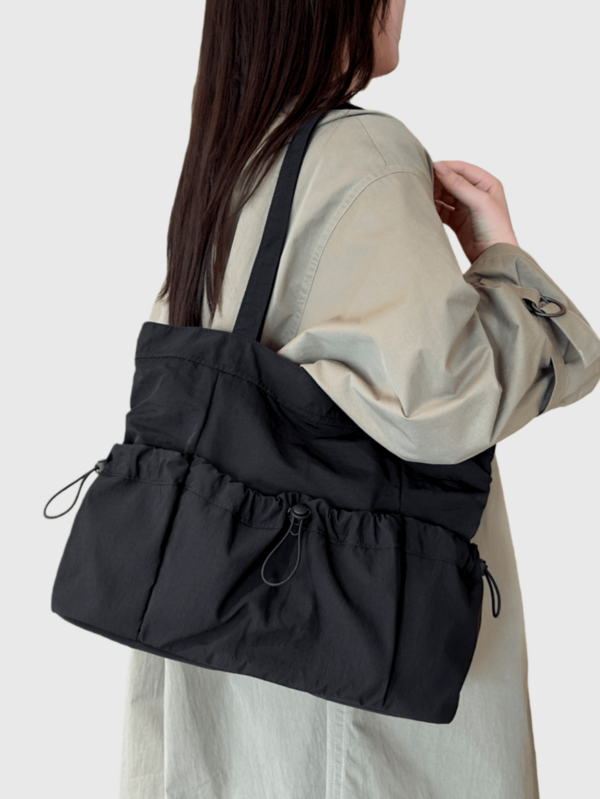 [Functional Dark Goth Tote Bag]Large-Capacity Pleated Drawstring With Multiple Pockets, A Must-Have For Office, Commuting, Classes, And Street Fashion Enthusiasts. Water-Resistant Nylon Shoulder Bag, Handbag, Laptop Bag. 2026 Spring New Lazy-Style Large Bag, Unisex.