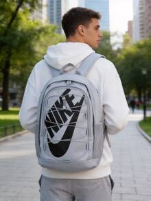 Nike Mochila minimalista de gran capacidad Hayward, mochila casual duradera unisex para la escuela, el trabajo, el gimnasio y los viajes - Gris lobo/(negro) - Ver 1