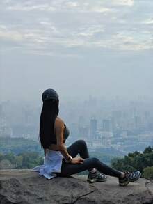 Nike Classic Padded 純色中強度支撐運動內衣 女款 灰色 - 灰色 - 查看 8