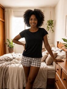 Casual Pajama Set Consisting Of A Short-Sleeved T-Shirt And Shorts With A Plaid Print. - Black - View 1