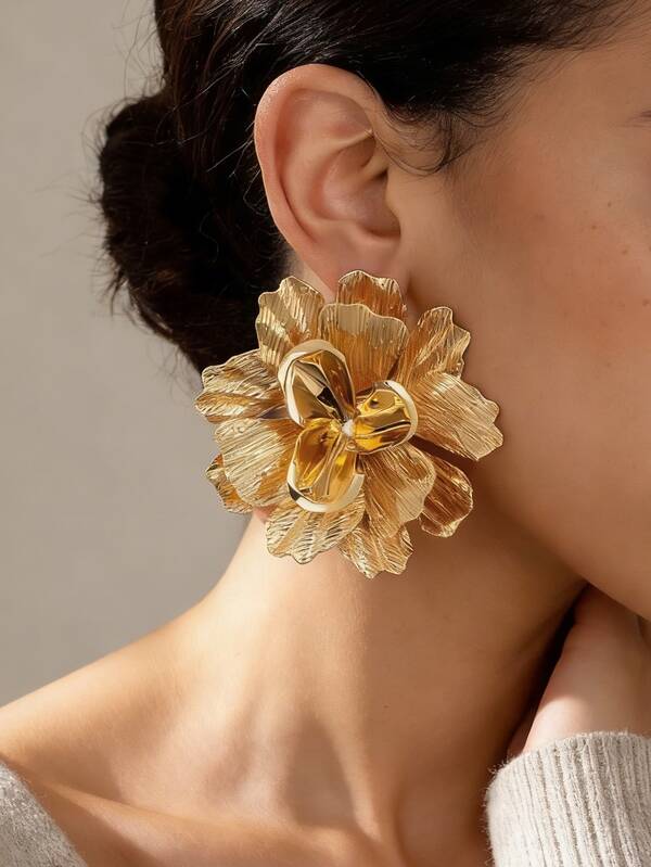1 Pair Retro Personality Exaggerated Street Style Metal 3D Striped Textured Big Flower Stud Earrings For Women