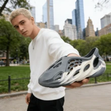 Espuma corredor hombre zapatos de mujer, plataforma de comodidad zapatillas ligeras de almohada, antideslizantes de secado rápido de las diapositivas de la nube para las mujeres, zapatos deportivos unisex suaves deslizables, sandalias de playa de verano para unisex al aire libre zapatos de corredor de espuma zapatos de caminata casuales zapatos deportivos huecos zapatos de agua respirables sandalias de playa eVa deslizables para mujeres hombres - Gris - Ver 1