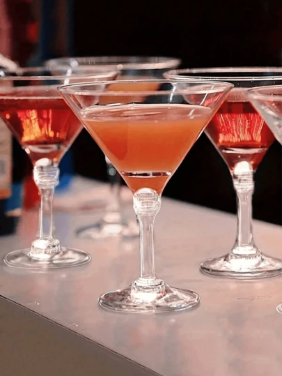 10/20 piezas Vasos de plástico reutilizables de 5 onzas, ideales para cócteles, champán y postres, vasos de fiesta reutilizables, vasos multiusos, recipientes para bebidas, regalos, perfectos para cumpleaños, bodas, San Valentín, despedida de soltera, fiestas y otras ocasiones, adecuados para bodas, San Valentín, Pascua, reuniones cotidianas