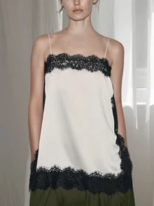 Women Y2k Floral Lace Trim Satin Camisole Top Spaghetti Strap Square Neck Side Split Silk Cami Tank Tops Summer Sleeveless Loose Fit Vest Shirts Cute Elegant Party Club Going Out Tops Sexy Coquette Clothes Streetwear Lounge Sleepwear Layering Top - Đen và trắng - Xem 2