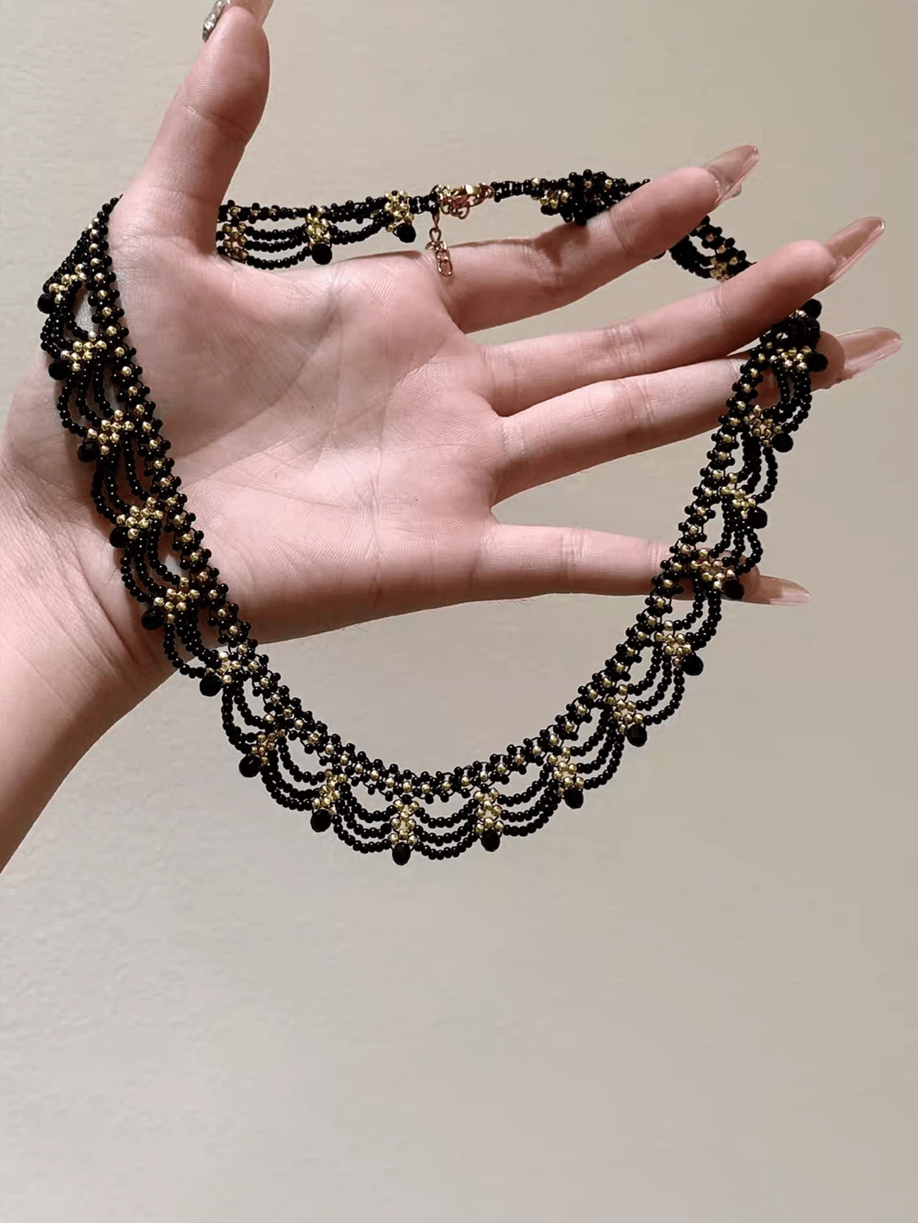 1件手工多层串珠项链，颈链，优雅时尚配饰，融合复古与波西米亚风格，女士珠宝礼物，适合派对及各种正式或半正式社交场合。 - 黑色 - 查看 1