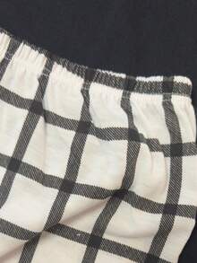 Casual Pajama Set Consisting Of A Short-Sleeved T-Shirt And Shorts With A Plaid Print. - Black - View 5