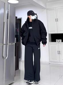 Quần dài ống rộng cạp trung bình, có dây rút, màu đen, in logo thương hiệu Nike Sportswear. - màu đen - Xem 8