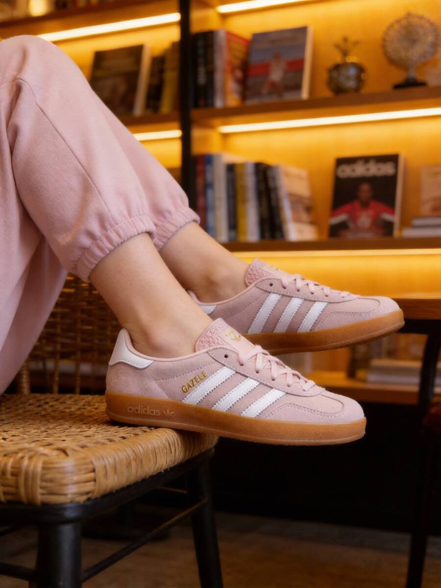 Adidas 女士板鞋GAZELLE INDOOR W舒適輕便日常戶外運動休閒鞋IH5484 - 淡粉/白 - 查看 1